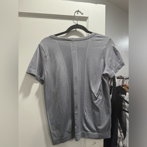 Lululemon Swiftly Tech Tee - Picture 3 of 4